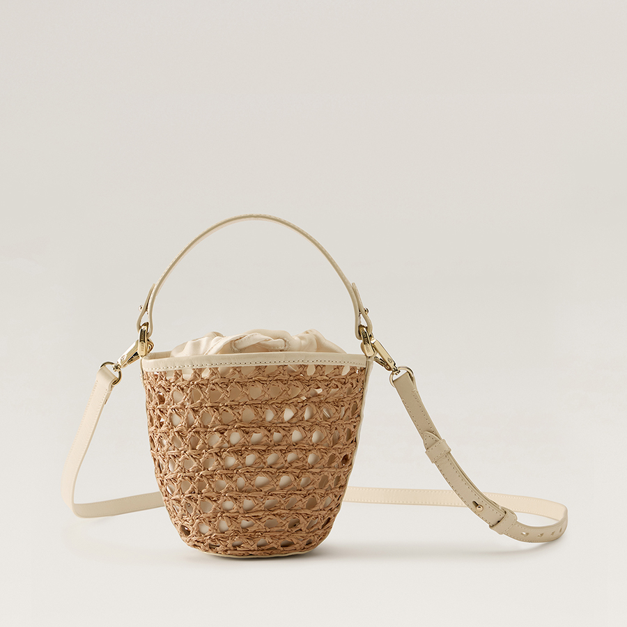 Ama Lace(アマ レース)